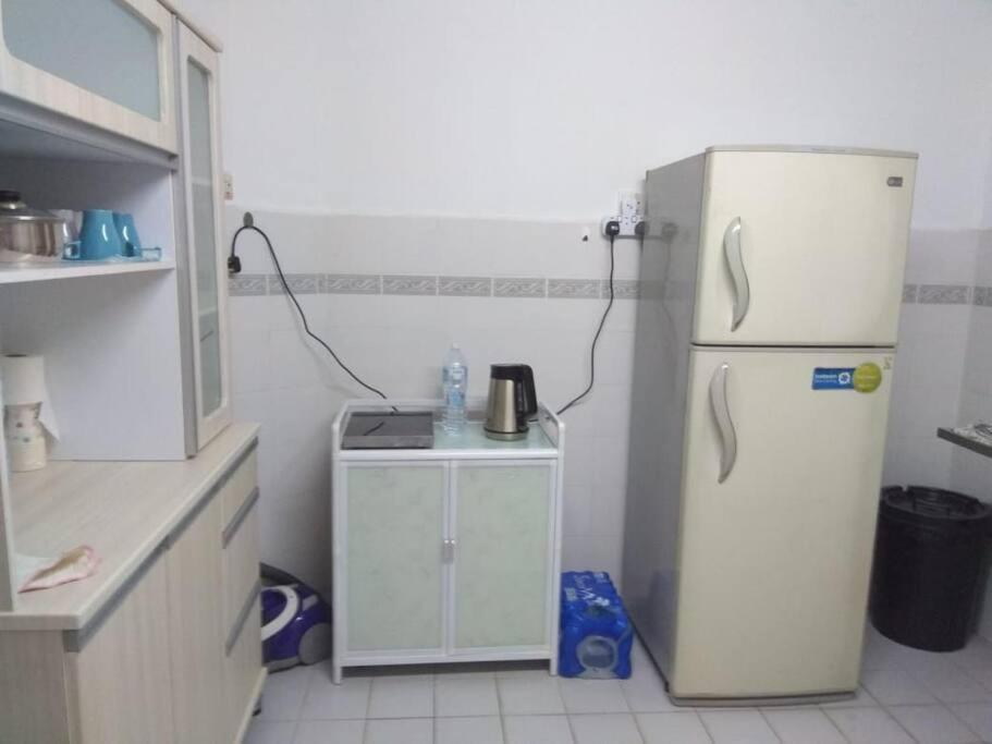 3Rooms 10Pax Mc 5 Star Hotel Sofa&Bed Mrt Mcd Axiata Seri Kembangan Luaran gambar