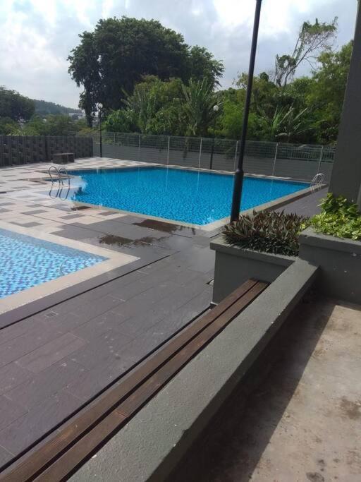 3Rooms 10Pax Mc 5 Star Hotel Sofa&Bed Mrt Mcd Axiata Seri Kembangan Luaran gambar